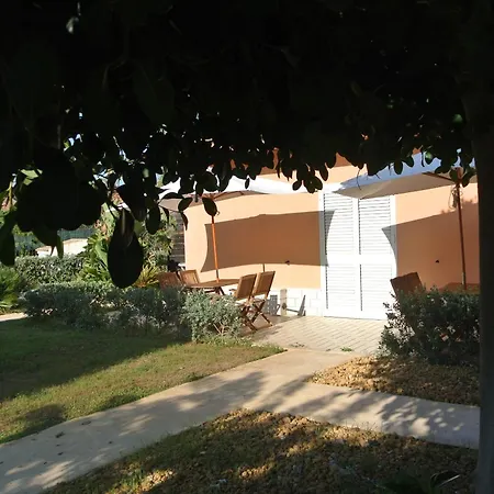 Carlotta 3* San Leone