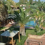 Carlotta 4*