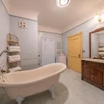 Carlotta לינה וארוחת בוקר 4*