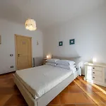 Carlotta לינה וארוחת בוקר 4*