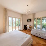 Carlotta 4*