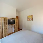 Carlotta לינה וארוחת בוקר 4*