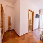 Carlotta 4*
