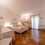 Carlotta לינה וארוחת בוקר 4*