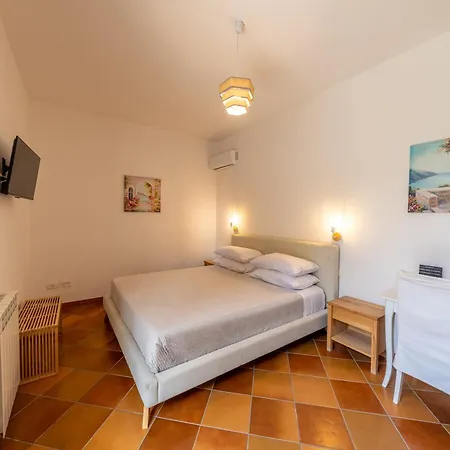 Carlotta 4*