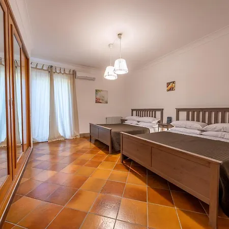 Carlotta 4*
